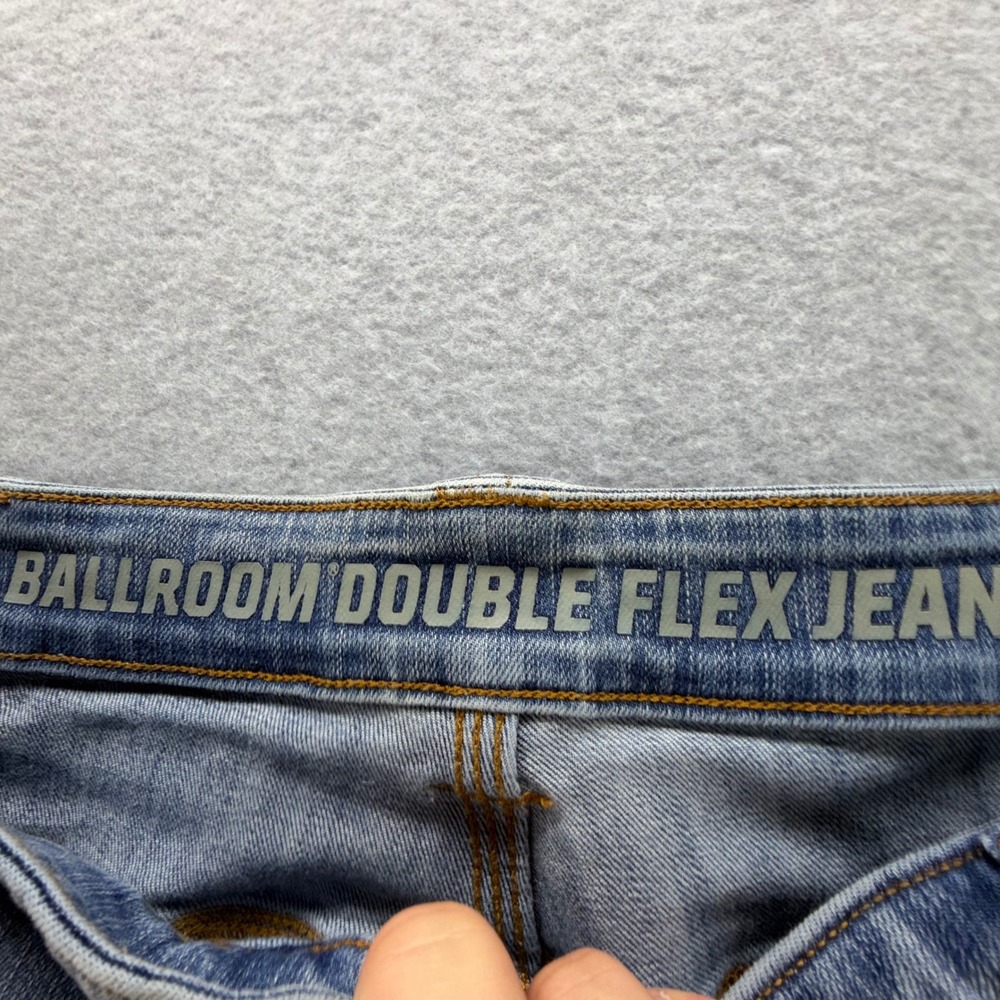 Duluth Trading Co Ballroom Double Flex Relaxed Fit Jeans Mens 48x30 Light Wash - Picture 7 of 12